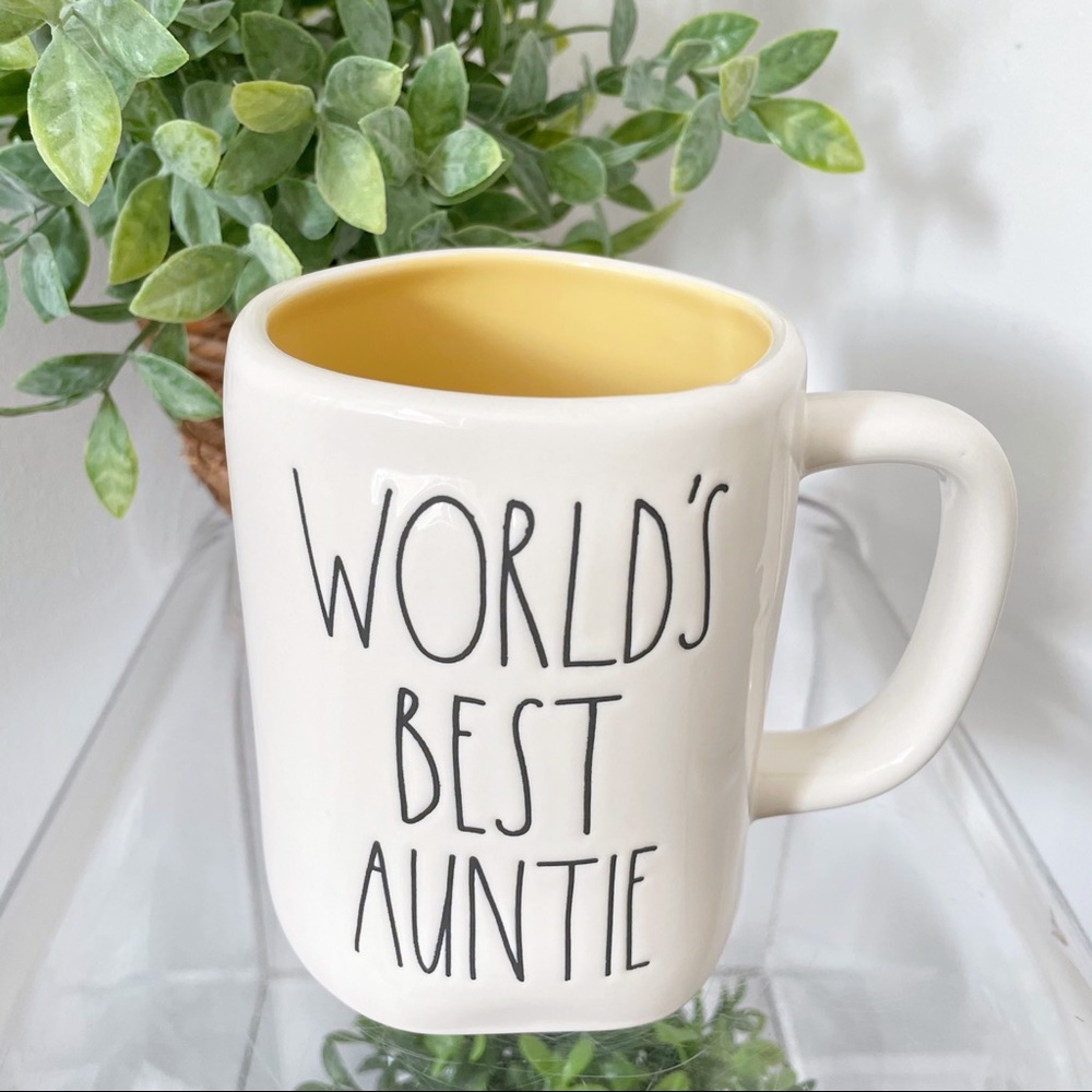 Rae Dunn WORLD’S BEST AUNTIE Mug